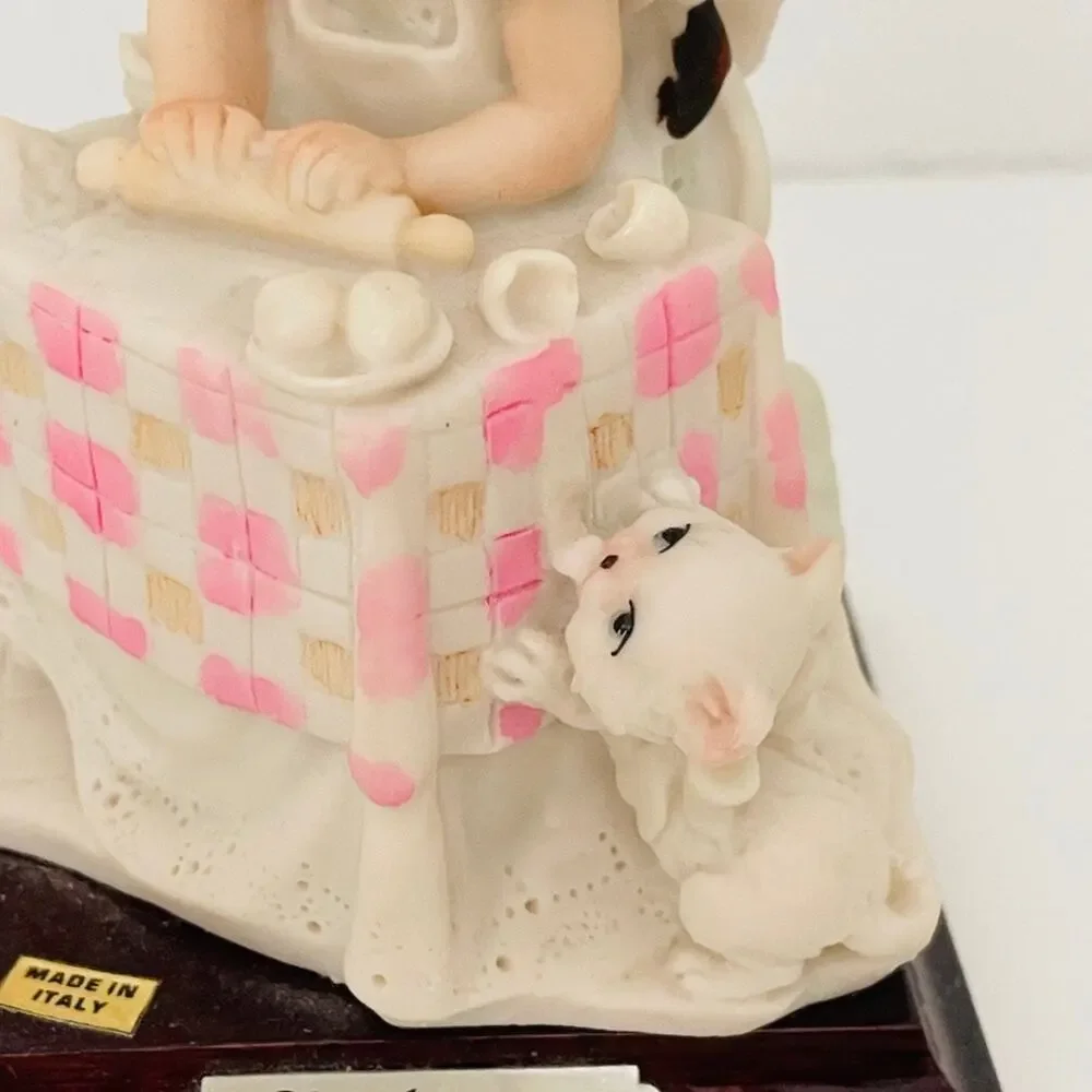 Giuseppe Armani Florence Figurine Girl with Cat Little Treasures Italy